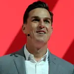 رئيس EA يحصد مكافأة بقيمة 38 مليون دولار تزامناً مع تسريحات الموظفين